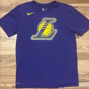 NWOT LA Lakers Nike Logo Graphic Tee Men’s Size M